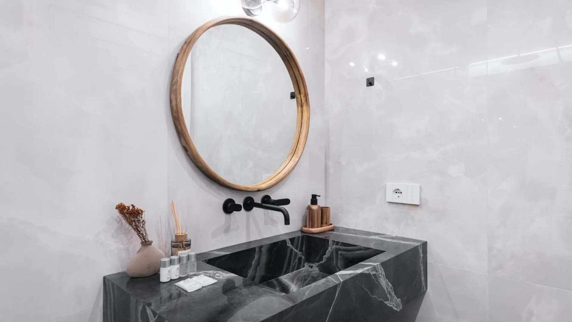 Appartamento Easylife - Terrazzo, Wellness, A 10 Min Dal Duomo Milano