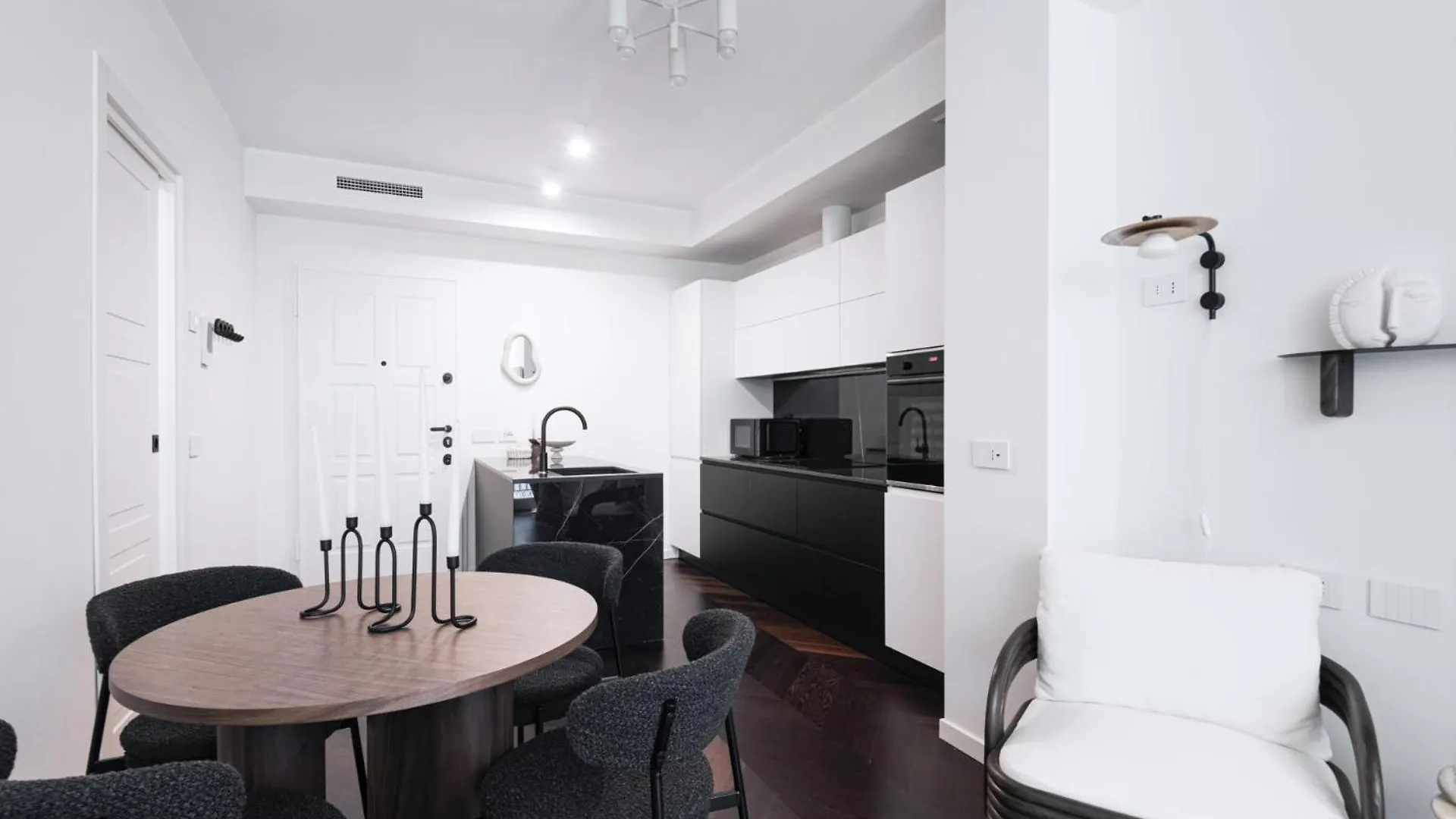 Appartamento Easylife - Terrazzo, Wellness, A 10 Min Dal Duomo Milano 0*,  Italia